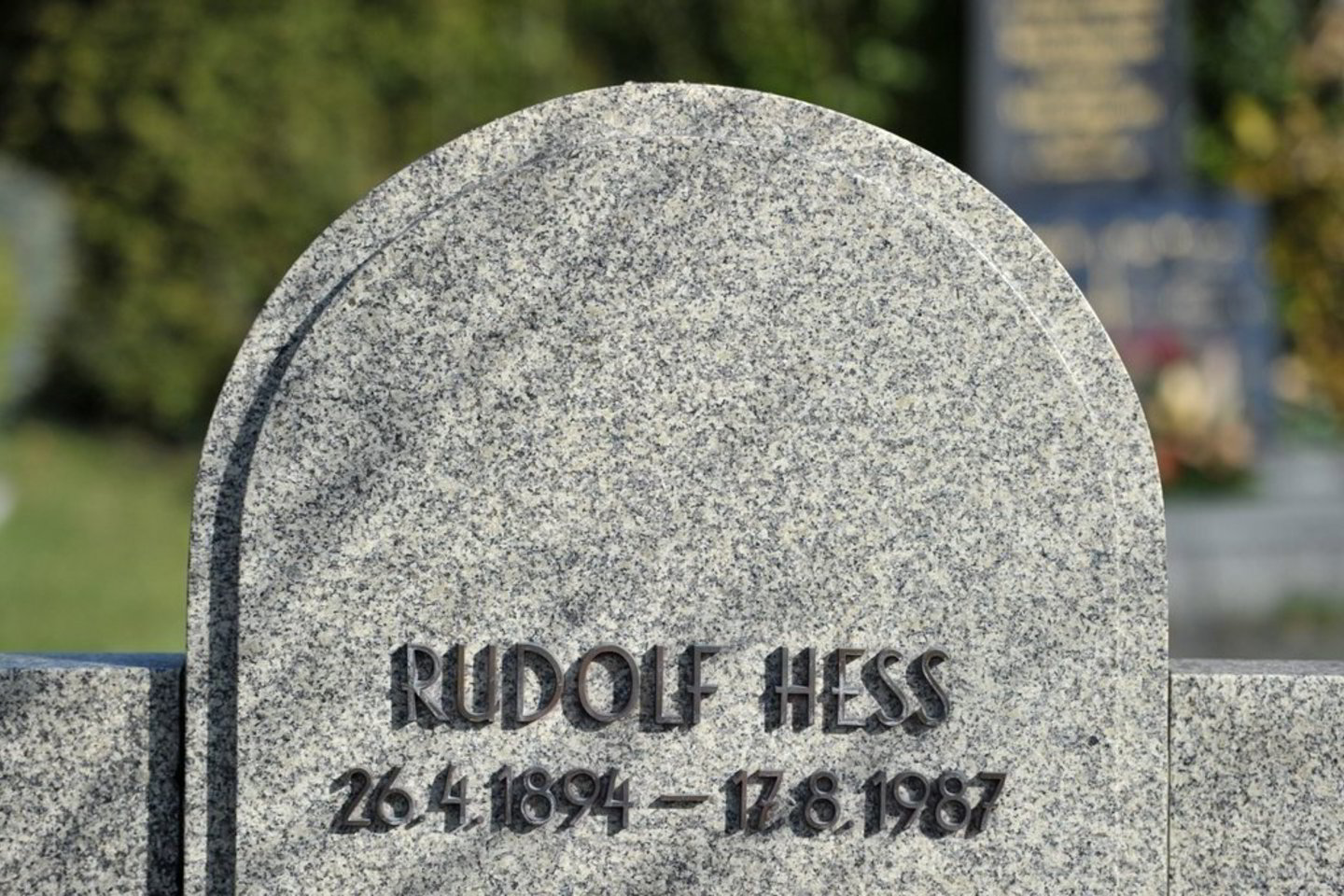 R.Hesso palaikai atkasti praėjus 24 metams po jo mirties.