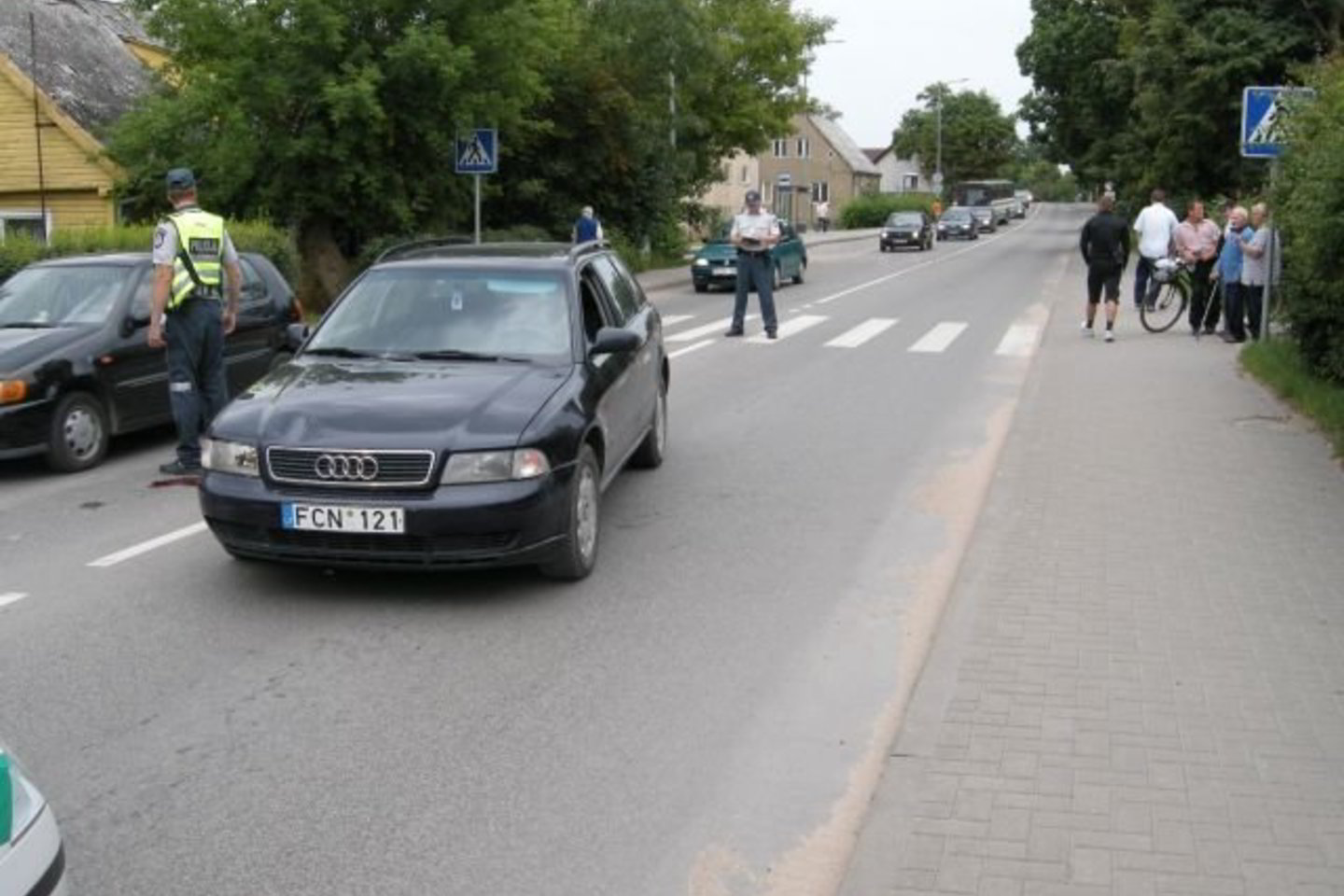 Įvykio vietą apžiūrėję pareigūnai spėjo, kad vairuotojas buvo neatidus.