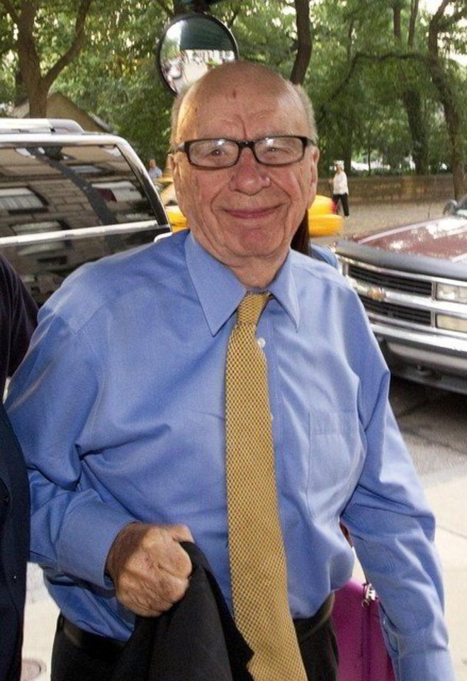 R.Murdochas šiuo metu grįžo į namus Amerikoje.