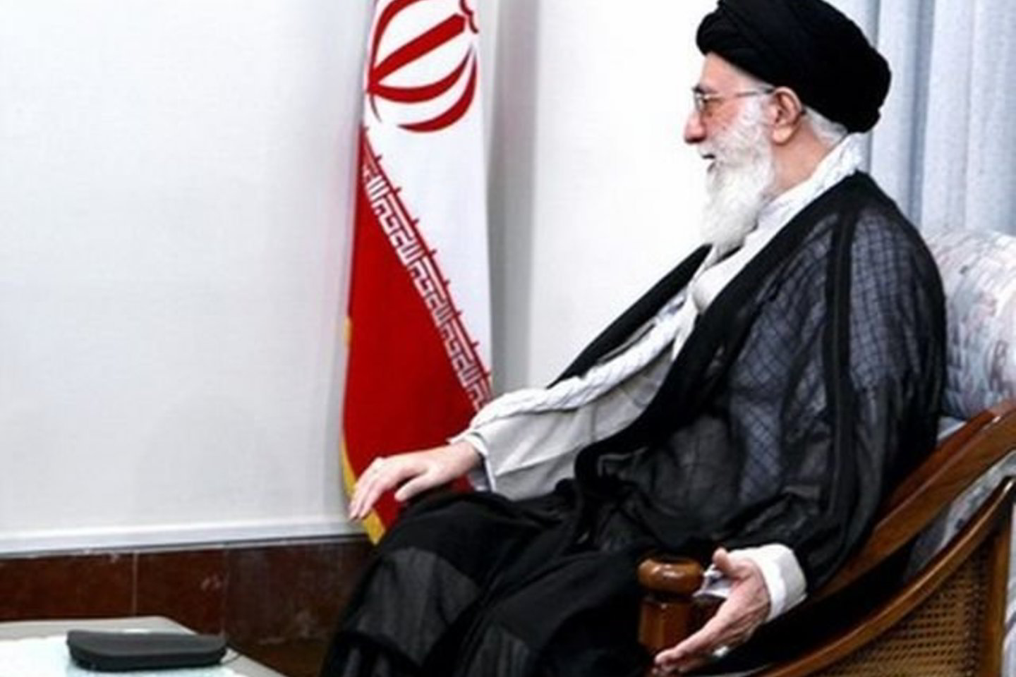 Pasisakydamas 72 metų A.A.Khamenei, kurio vieši pareiškimai vertinami kaip oficialūs nurodymai, atsisakė konkrečiai įvardyti knygas, kurios, jo nuomone, esančios „kenksmingos“.