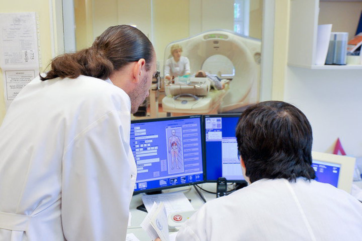Manoma, jog atsisakymas trečdaliui medicinos studentų finansuoti rezidentūros studijas padidins emigracijos rodiklius.