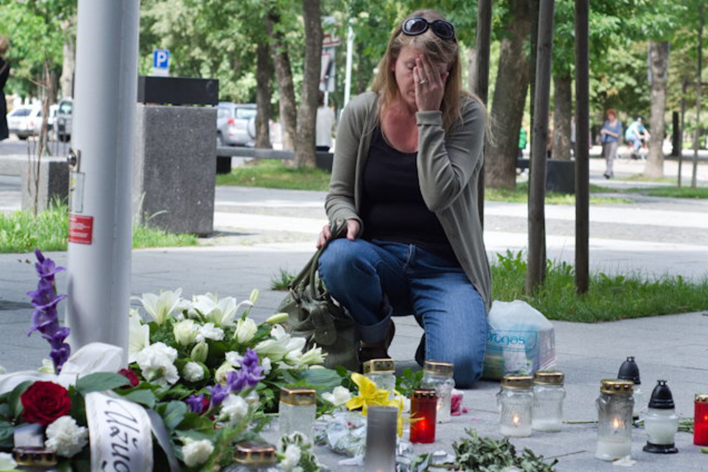 Pirmadienį Vilniuje, prie Norvegijos ambasados žmonės pagerbė teroristinio akto aukas.