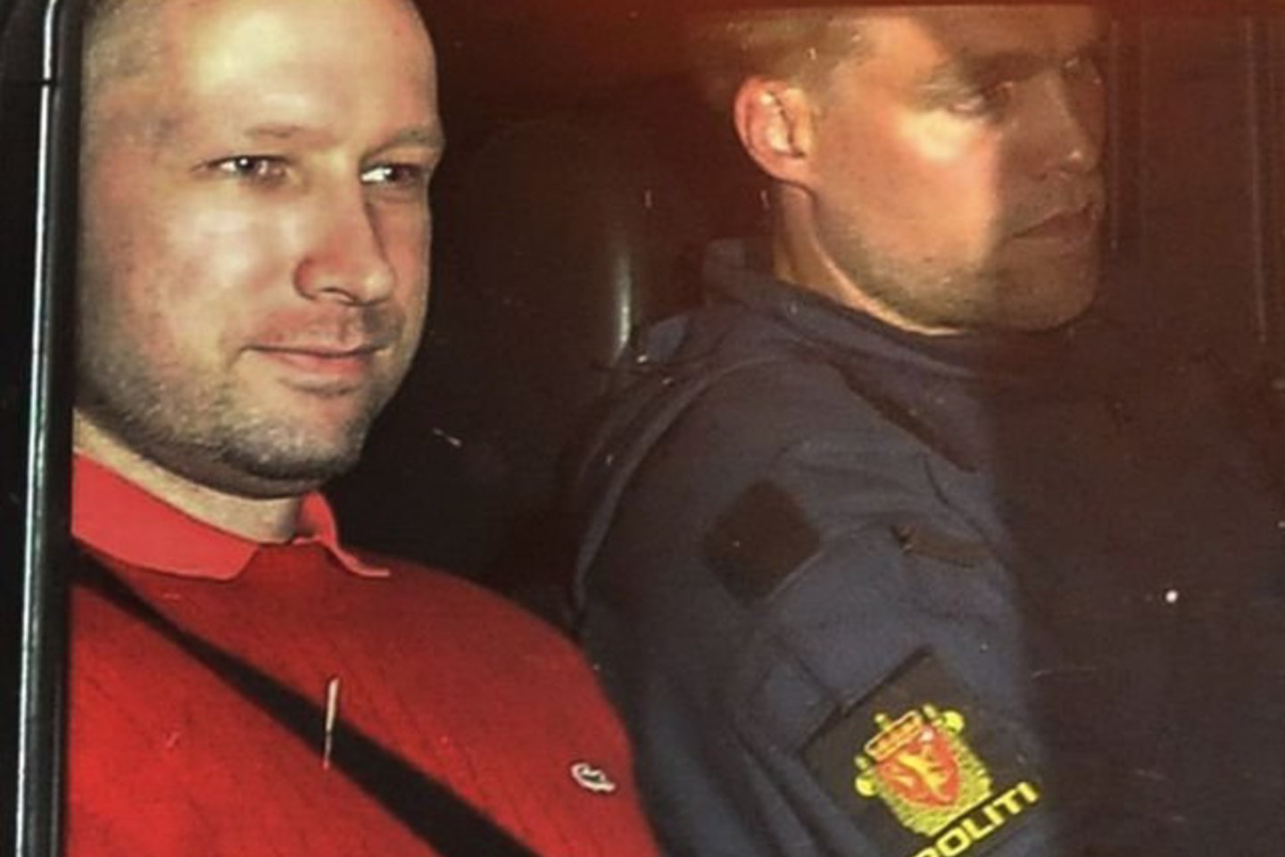 Ekstremistines pusantro tūkstančio puslapių apimties dokumentą, aiškinantį jo garbinamą ideologiją, parengusio A.B.Breiviko politines pažiūras norvegų teisėsaugininkai laiko itin reikšmingomis.