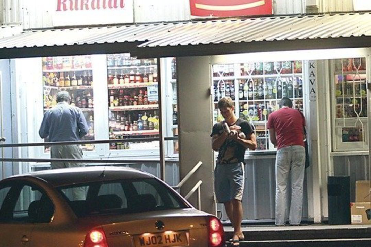 Siūloma nuo 22 iki 8 valandos uždrausti prekybą alkoholiniais gėrimais išsinešti. Tai paliestų ne tik barais virtusius kioskus, bet ir vynines.