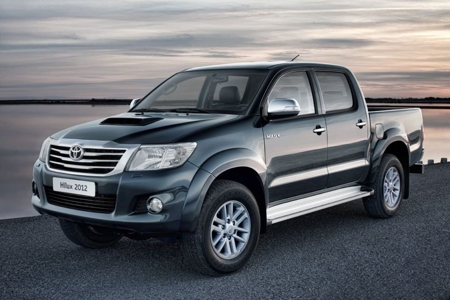 Pikapas "Toyota Hilux" atnaujintas iš esmės