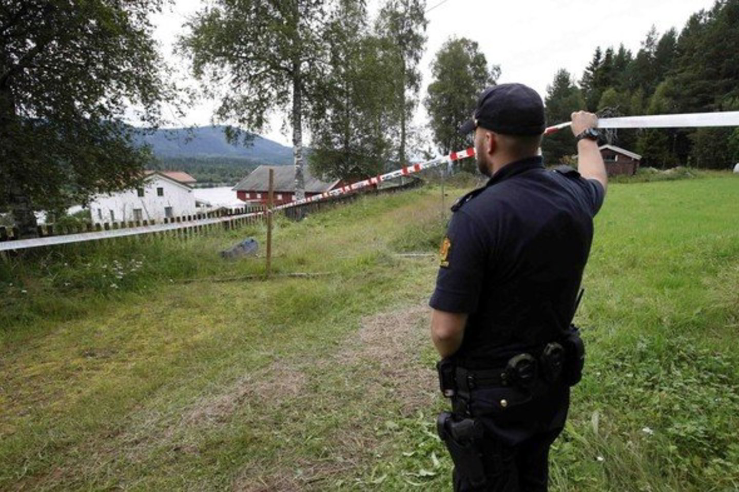 Policijos pareigūnai kaltinami, jog itin ilgai užtruko keliaudami į Utiojos salą.