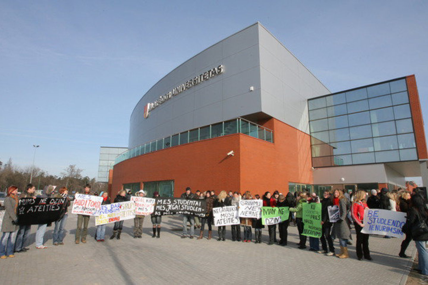 Klaipėdos universitetas ne kartą kaltintas dėl savotiško Mokslo ir studijų įstatymo interpretavimo.