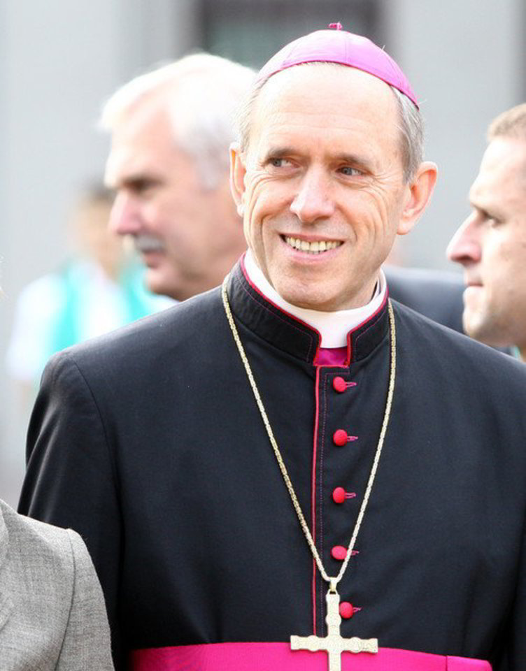E.Bartulis teigia, jog nerimauti dėl Kryžių kalno suniokojimo ar sukomercinimo nėra pagrindo.