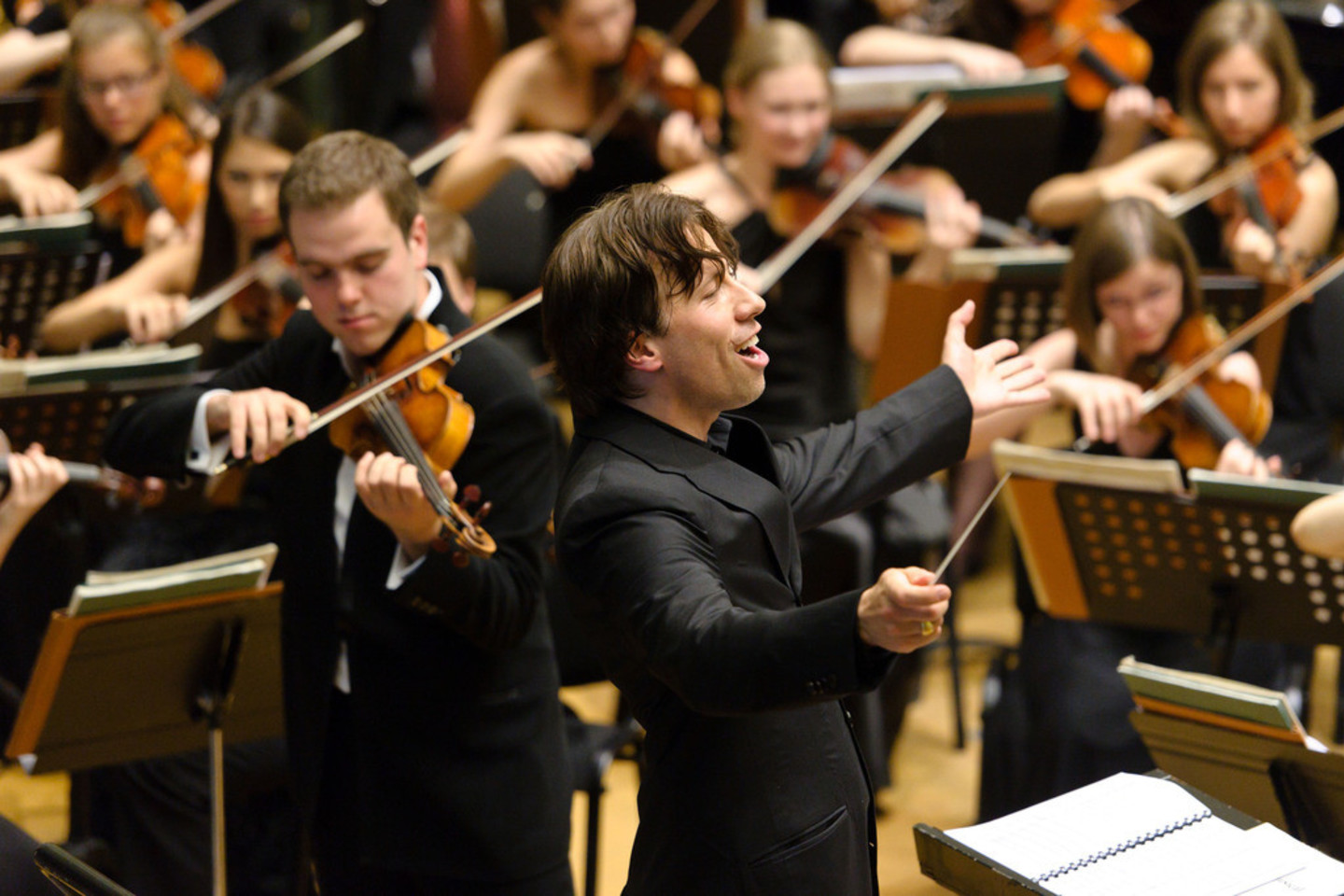 Dirigentas K.Jaervi su Baltijos jaunimo filharmonijos orkestru pristatė kylančią smuiko žvaigždę M.Simonianą.