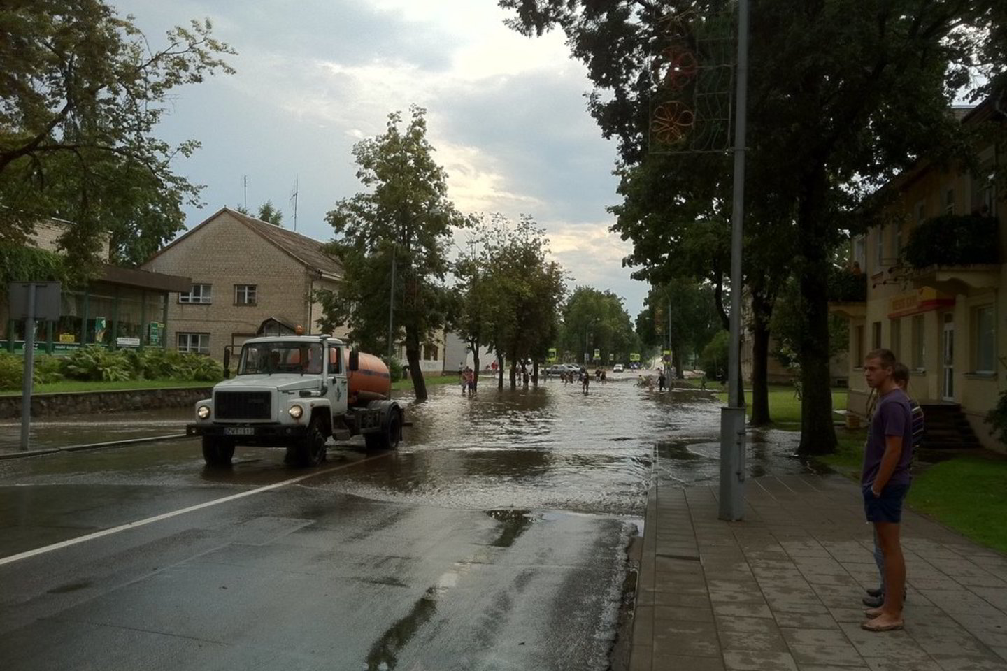 Švenčionių pagrindinė gatvė užtvindyta.