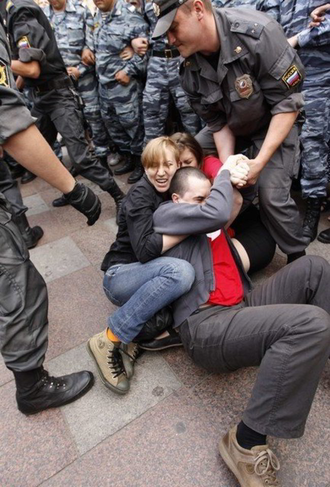 Policija mitingą išvaikė.