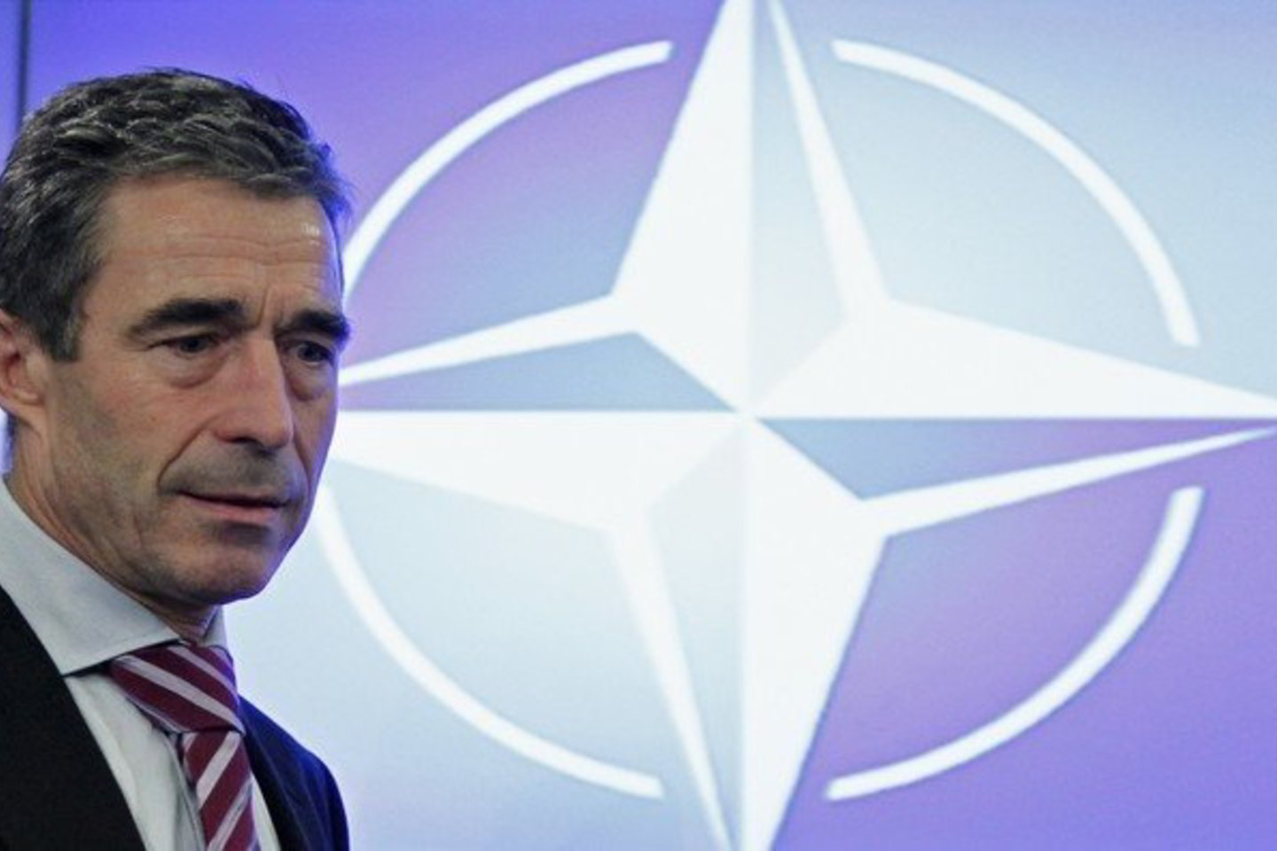 NATO vadovas smerkia „Sirijos saugumo pajėgų smurto veiksmus, kurių taikiniu tampa gyventojai“.