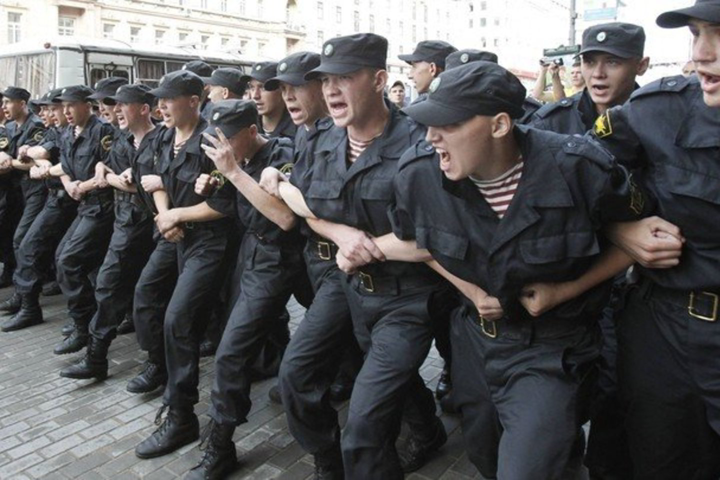 Policija areštavo apie keturiasdešimt protesto dalyvių.