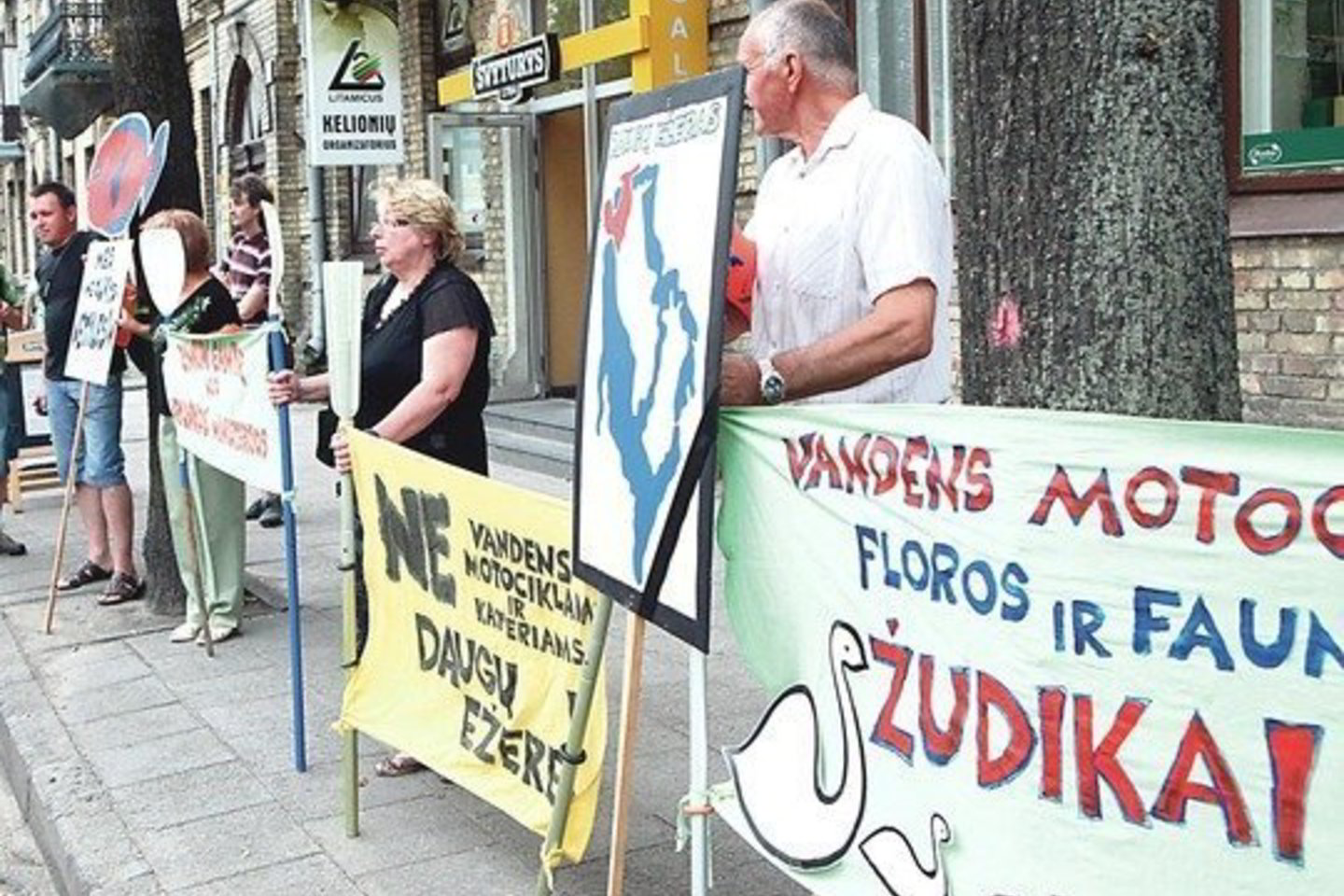 Po daugiškių protesto vandens motociklininkams teko skubiai ieškoti kitos vietos čempionatui.