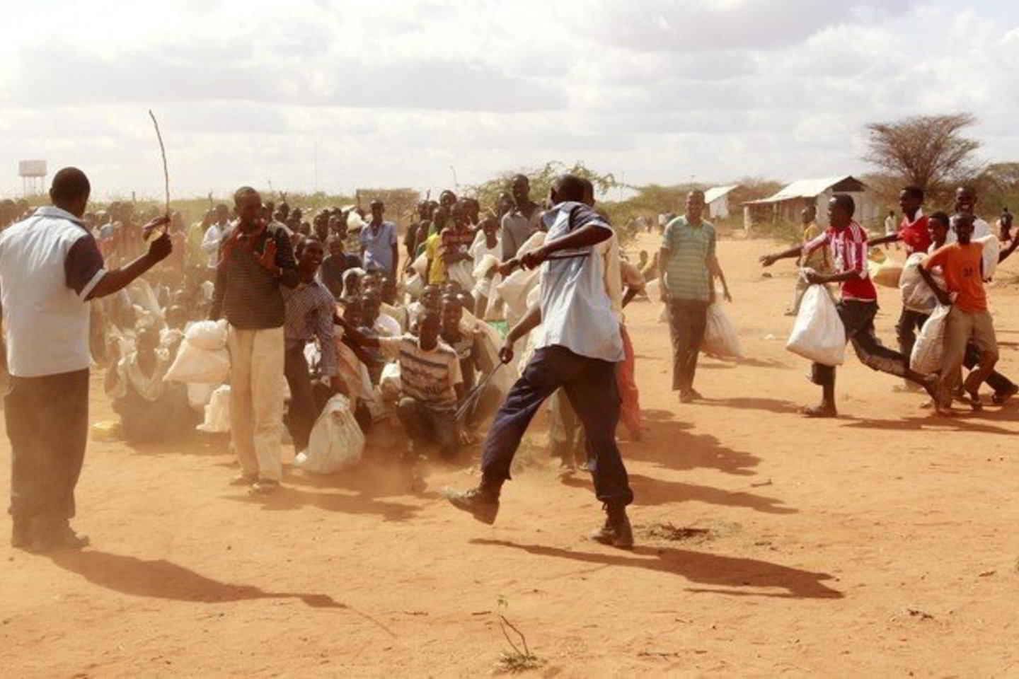 Somalis kenčia skurdą.