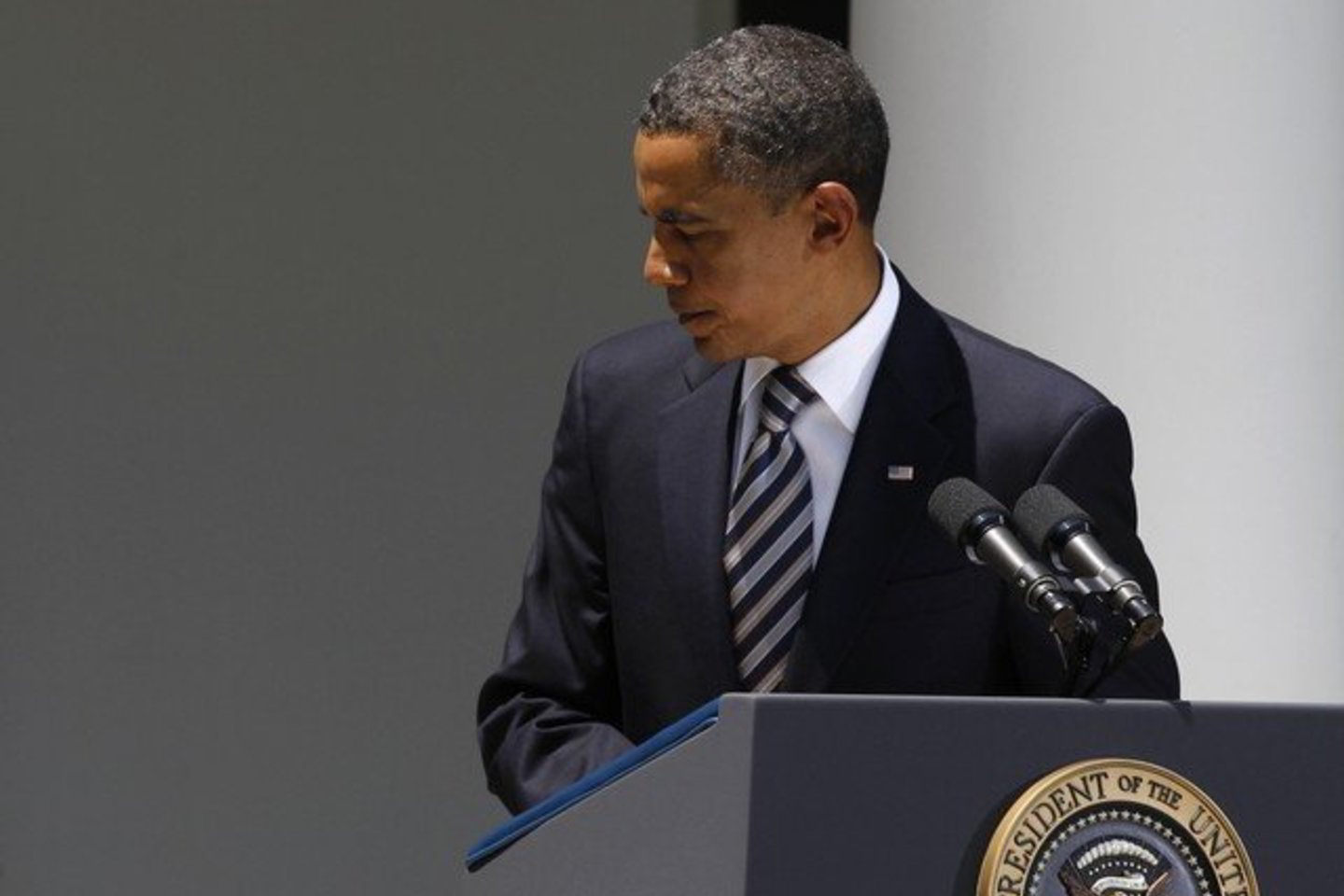 B.Obamai per 2012 metų rinkimų kampaniją gali pakišti koją jo spaudimas didinti mokesčius.