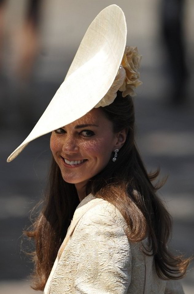 Kembridžo kunigaikštienė, kuri iki balandį įvykusių vestuvių su Didžiosios Britanijos princu Williamu buvo žinoma tiesiog kaip Kate Middleton, į jau 72 metus skelbiamą sąrašą pateko dėl savo įpročio kaitalioti aprangos stilius
