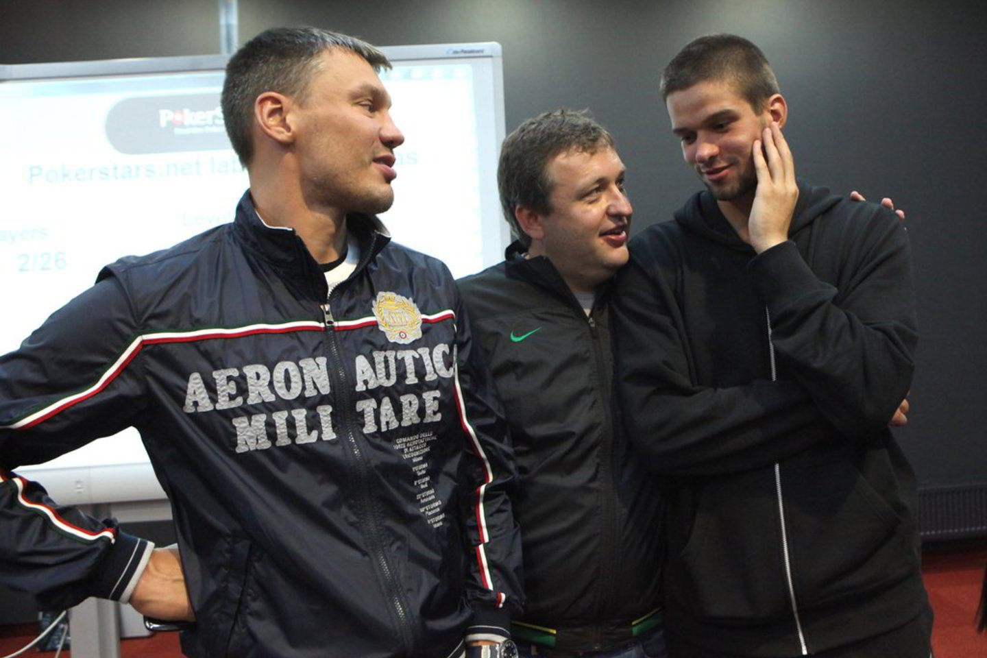 "Vyrai tamsiais drabužiais" dalinasi pokerio patirtimi.