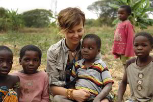 Laidų vedėja A.Kudabienė apsilankiusi Zambijoje: „Pasaulis tobulėja, turime puikią mediciną, bet yra vietų, kur peršalimas vaikams reiškia mirtį“ (nuotraukos)