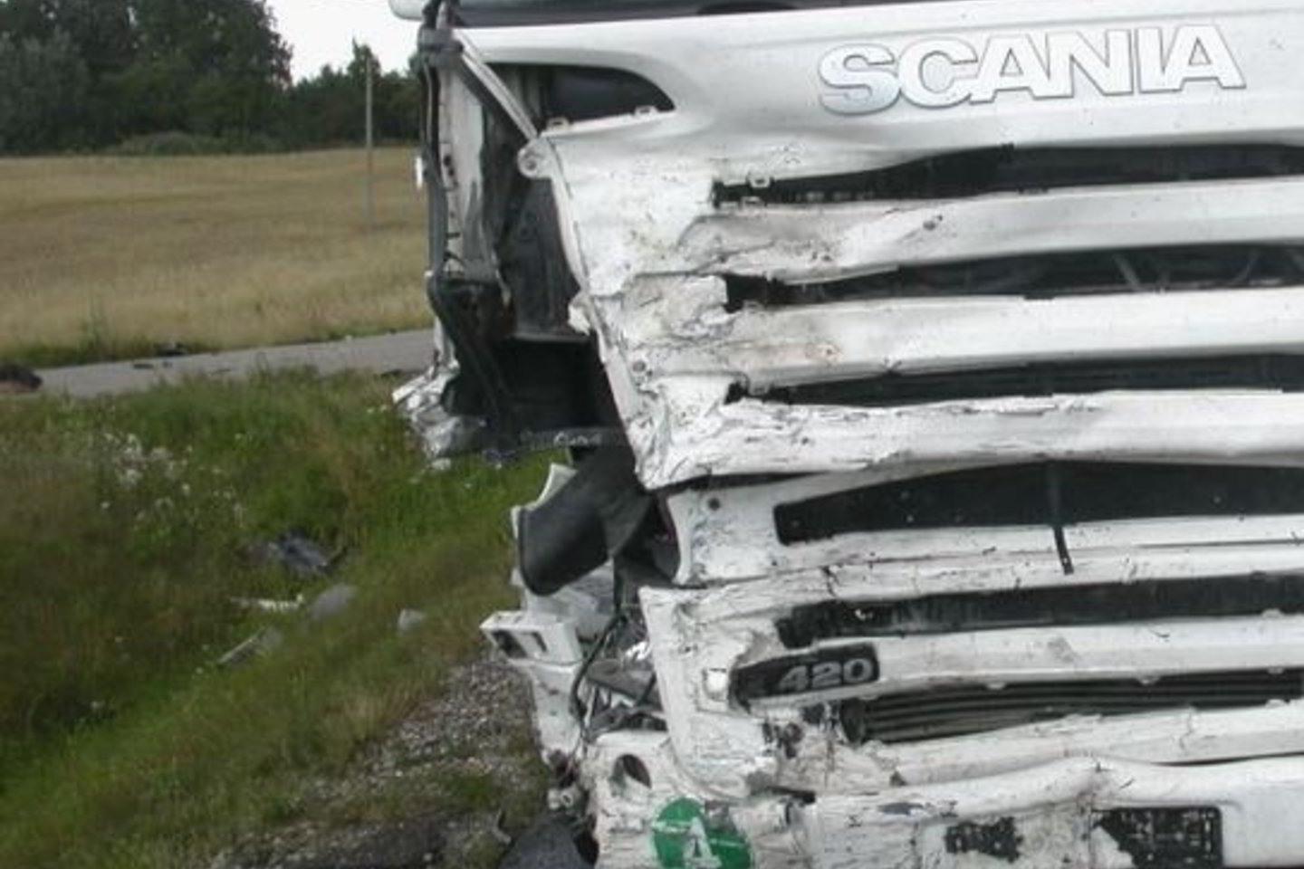 Pirminiais duomenimis, susidūrė 2 vilkikai su puspriekabėmis ir lengvasis automobilis „Citroen Xsara“ bei Lenkijoje registruotas mikroautobusas.