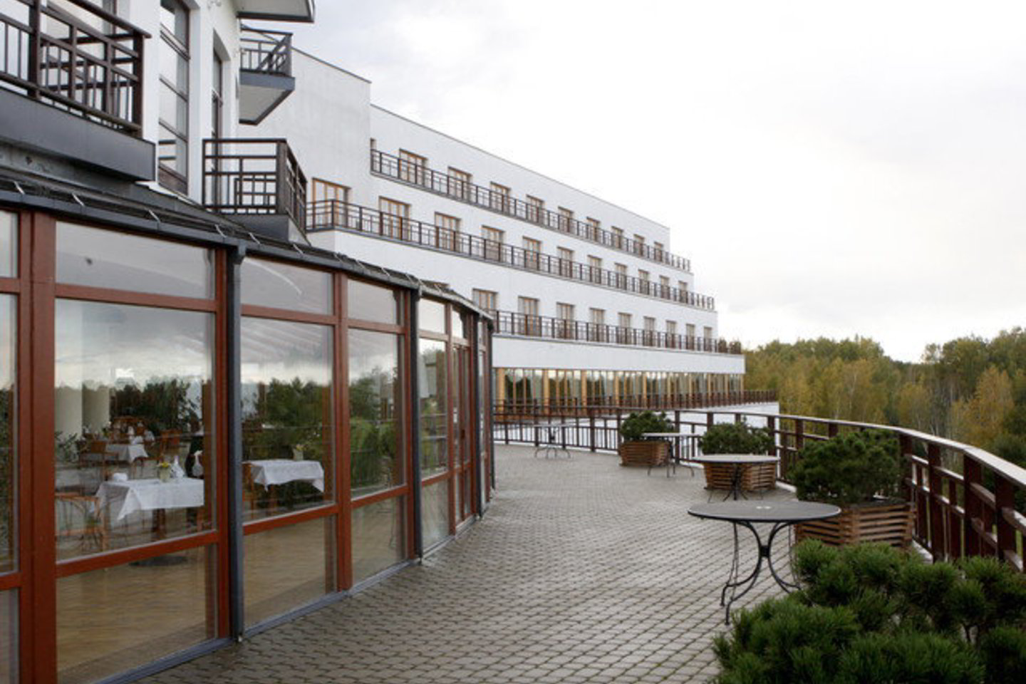 Vilniaus valstybinės maisto ir veterinarijos tarnybos viršininko sprendimu restorano "Villon" veikla laikinai sustabdyta.
