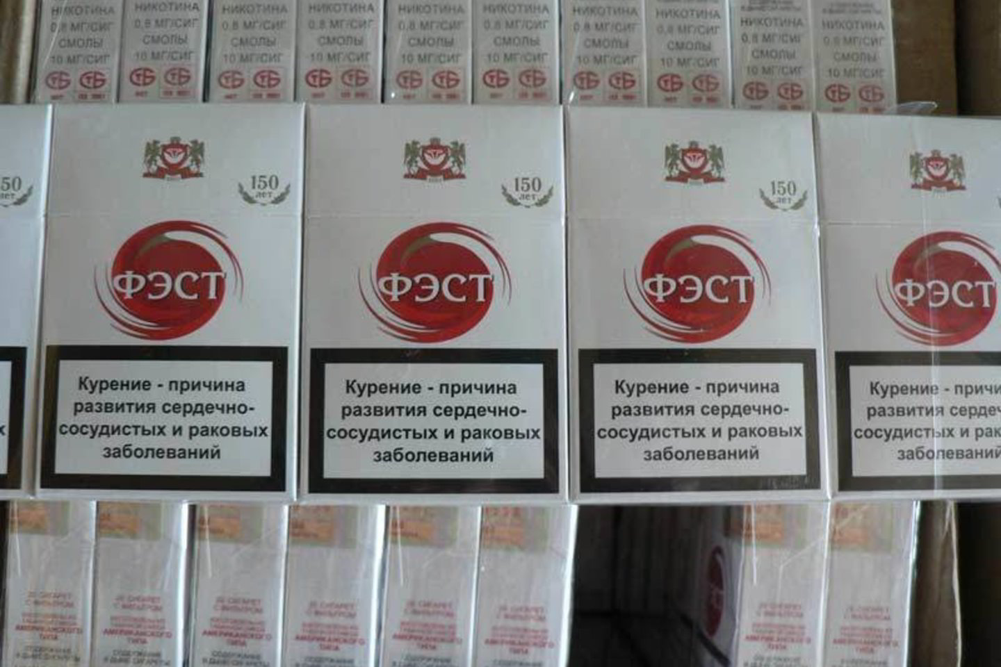 Rastos pažeidėjų išmėtytos 24 pakuotės su kontrabandiniais rūkalais.