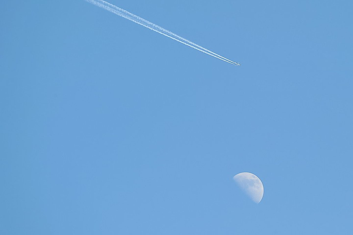 Meteoritai galėjo atnešti į Žemę gyvybės pradų.