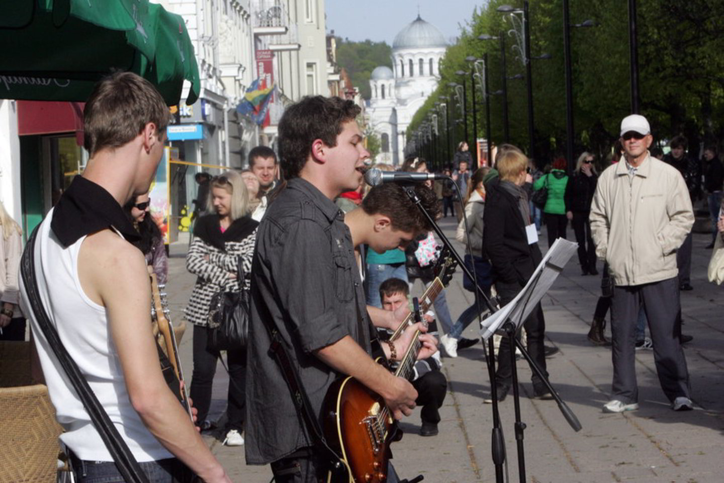 „Bet kokie politiniai tekstai, raginimai, lozungai ar akcijos per Gatvės muzikos šventę draudžiami“, – įspėja organizatoriai.