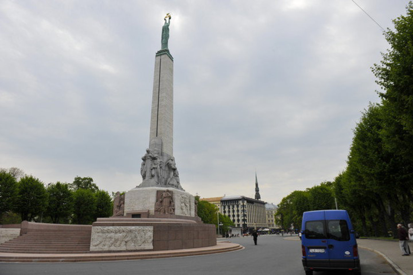 Norvegas nusišlapino prie šio paminklo.