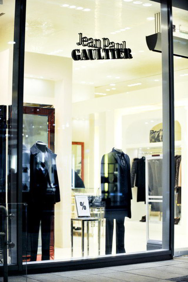 Prieš kelerius metus veikė penkiolika „Fashion Gates“ bendrovės parduotuvių, tačiau dideliu pirkėjų srautu šie drabužių salonai niekada negalėjo džiaugtis.