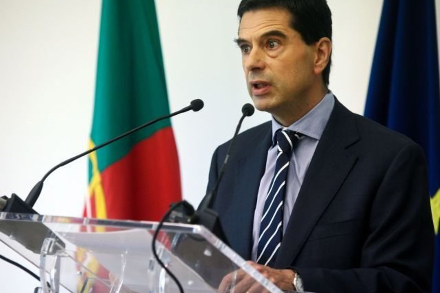 Portugalijos finansų ministras Vitoras Gasparas per spaudos konferenciją Lisabonoje paskelbė apie planuojamas papildomas priemones valstybės išlaidoms mažinti.
