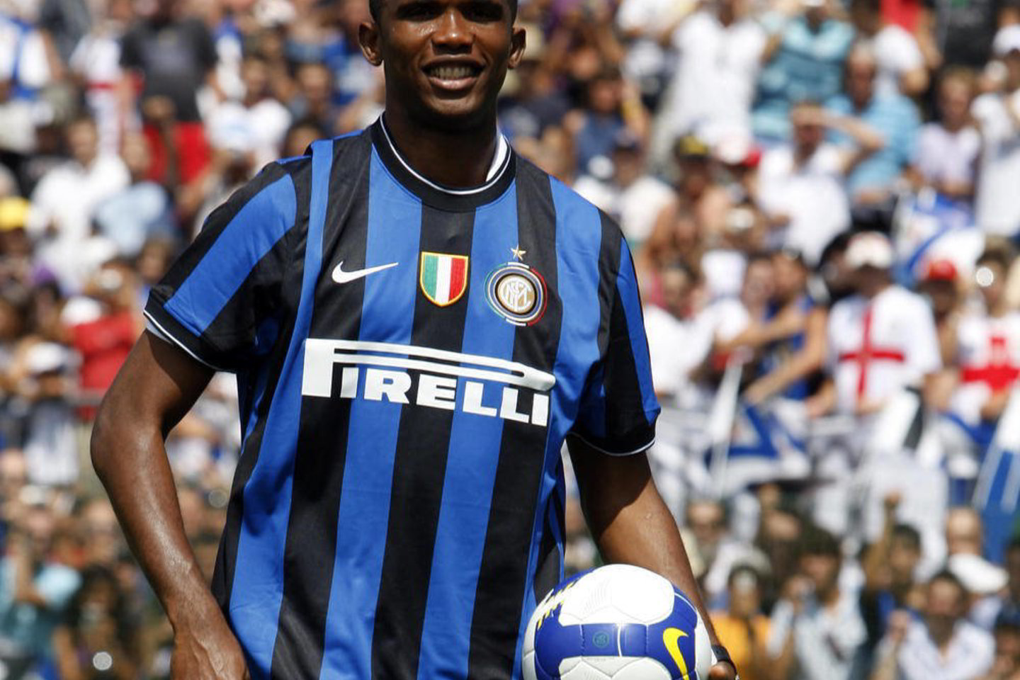 S.Eto'o „Milan“ marškinėlius greitai pakeis į „Anži“ ekipos sportinę aprangą?