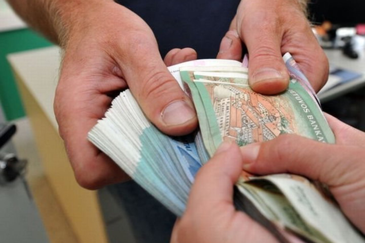 Bylos duomenimis, M.Kobasa pinigus nuo sąskaitos nusiėmė Druskininkuose „Swedbank“.