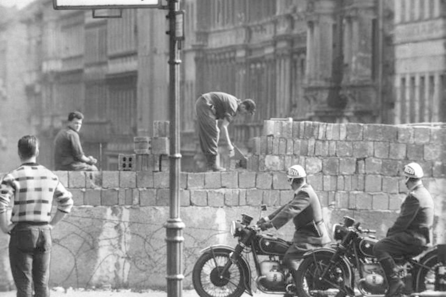 Mintis buvo leisti Rytų Vokietijai ir sovietų pajėgoms perimti Vakarų Berlyno kontrolę.