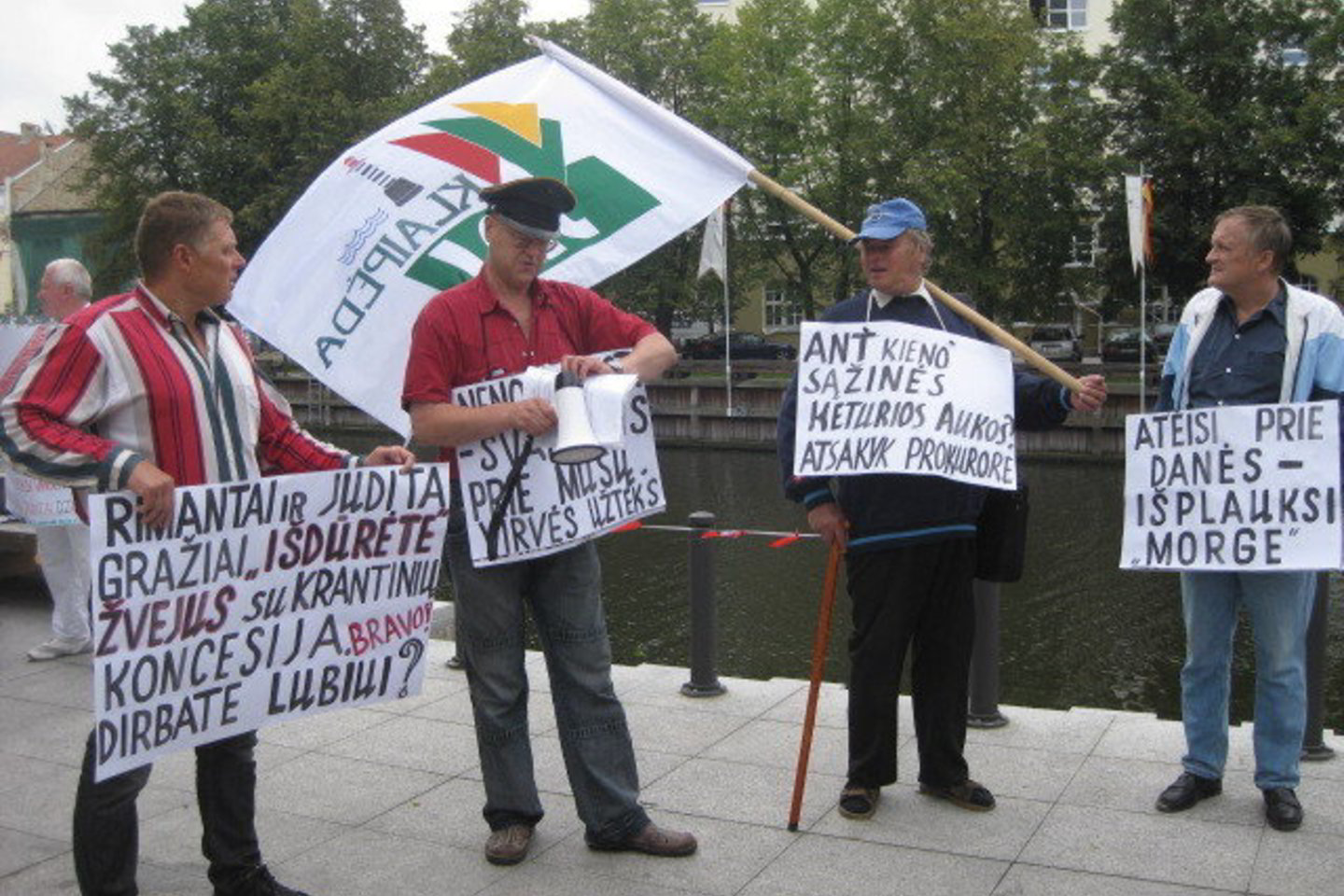 Protestuotojai Danės krantinių rekonstrukciją vadino afera.