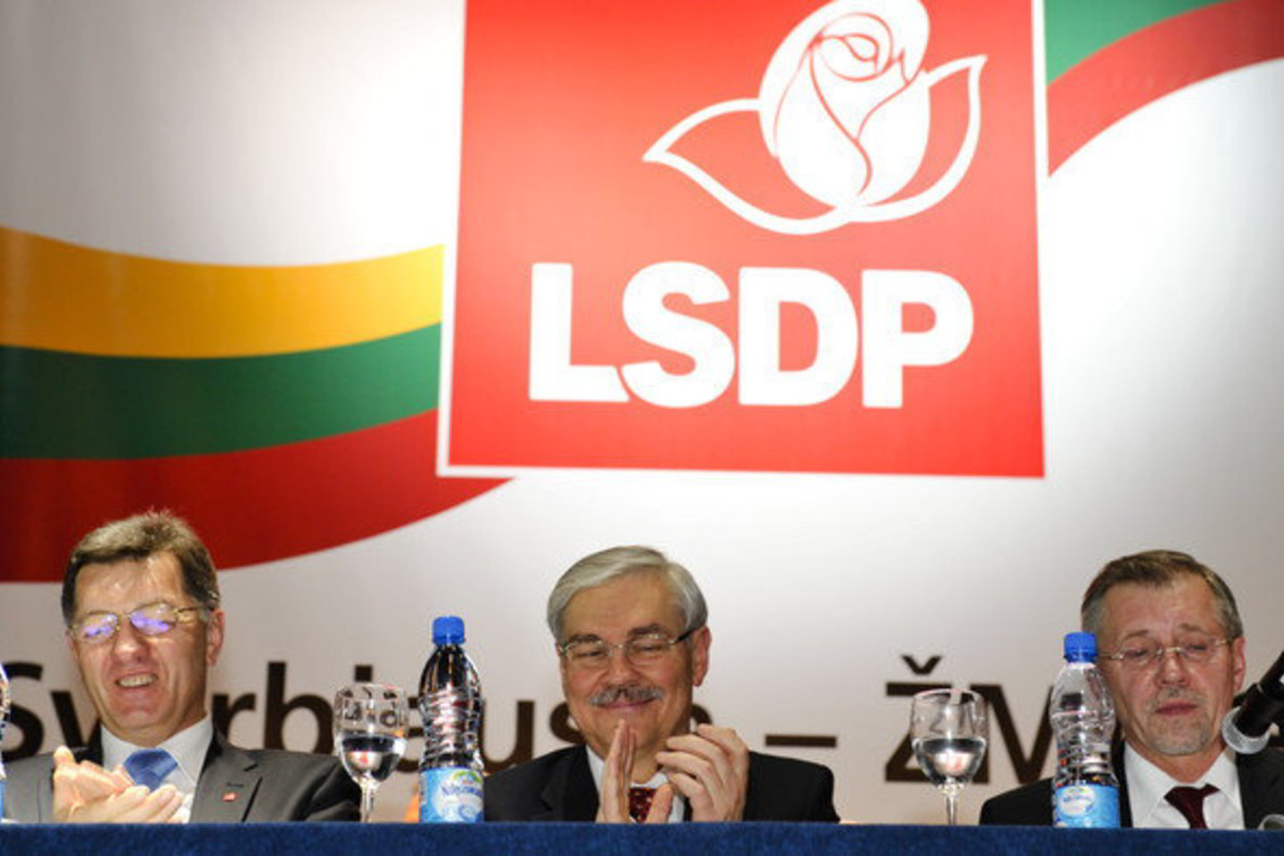 Šiuo metu Socialdemokratų partijos nariais panoro tapti šeši buvę NS skyriai, atsisakę su partijos vadovybe pereiti į Darbo partiją.