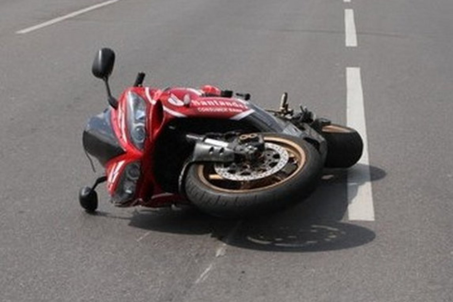 Sportinio motociklo vairuotojas atsisakė medikų pagalbos, tačiau vėliau pasijautė blogiau ir buvo išgabentas į ligoninę.