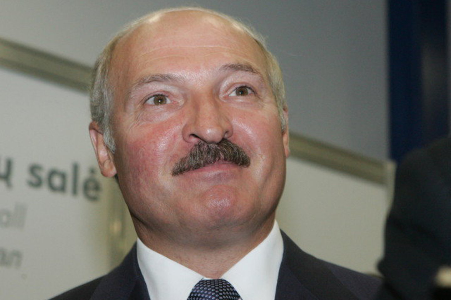 A.Lukašenkos statytiniai gali turėti sąskaitų Lietuvoje.