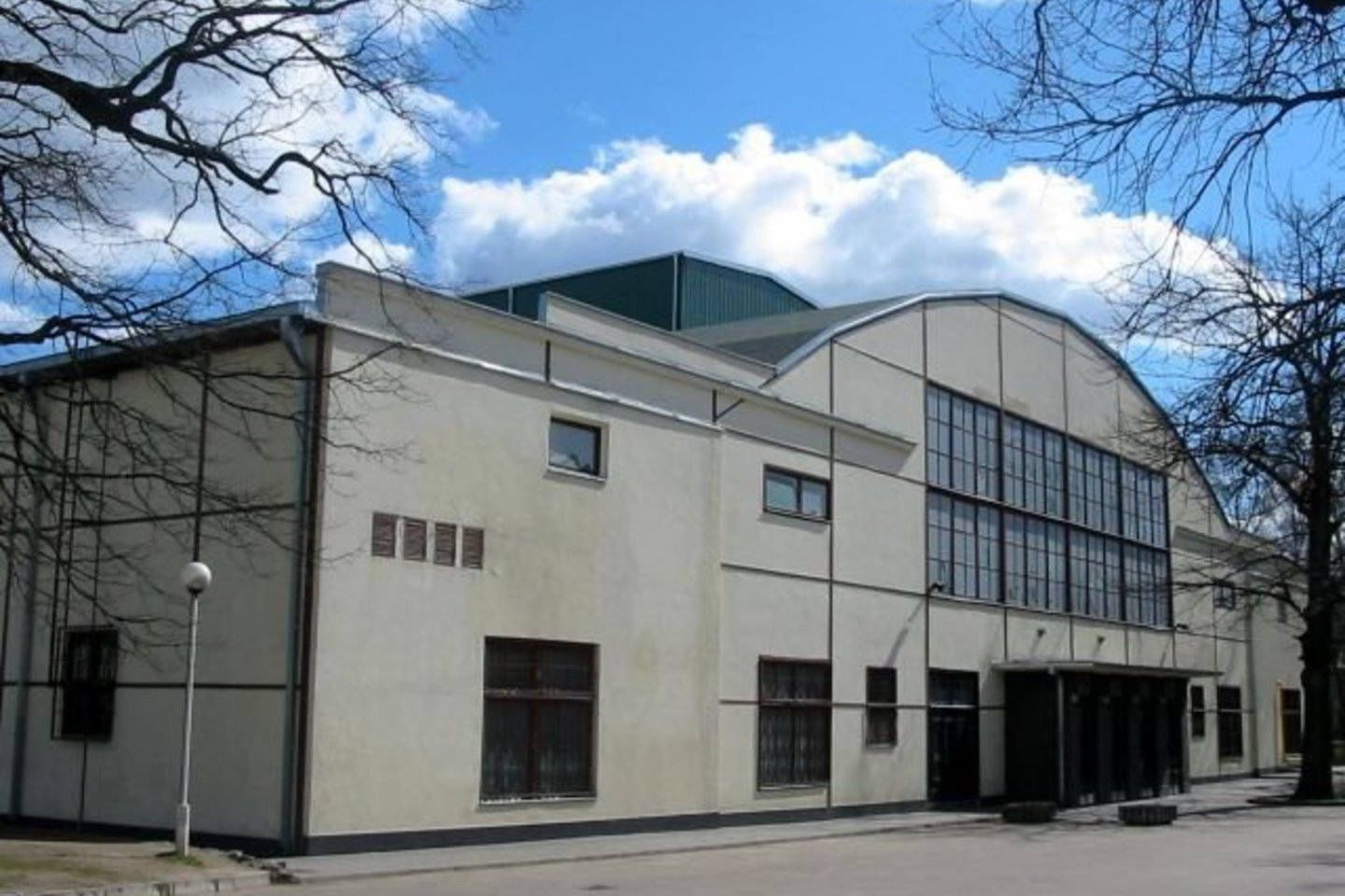 Kauno sporto halė pradėta statyti 1938 m. gruodį, baigta 1939 m. gegužę.
