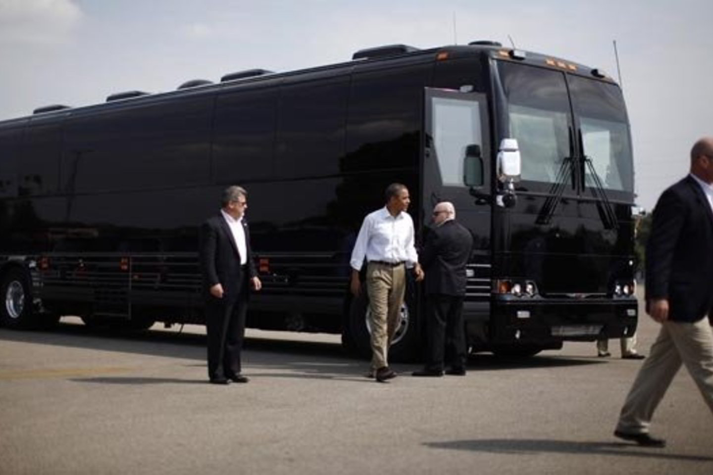 Bus Force One“ pramintas autobusas yra viena iš dviejų tokio pobūdžio transporto priemonių, JAV specialiųjų tarnybų nupirktų išskirtinai B.Obamai.