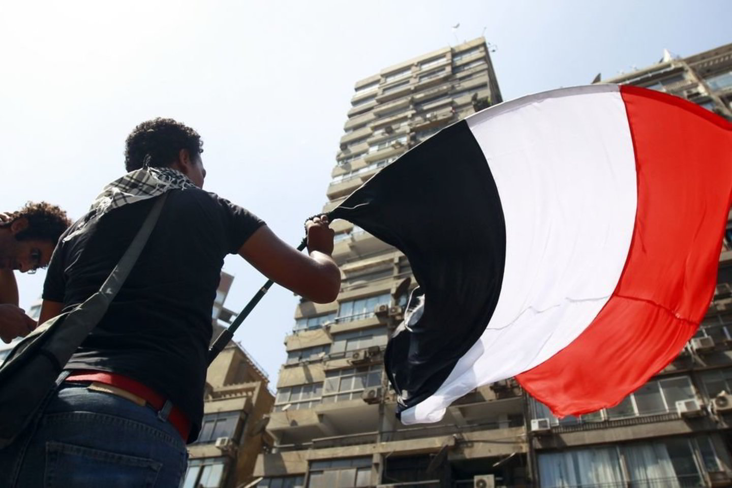Egipte protestuojama dėl penkių egiptiečių policininkų žūties per Izraelio atsakomąsias atakas prieš palestiniečius kovotojus.