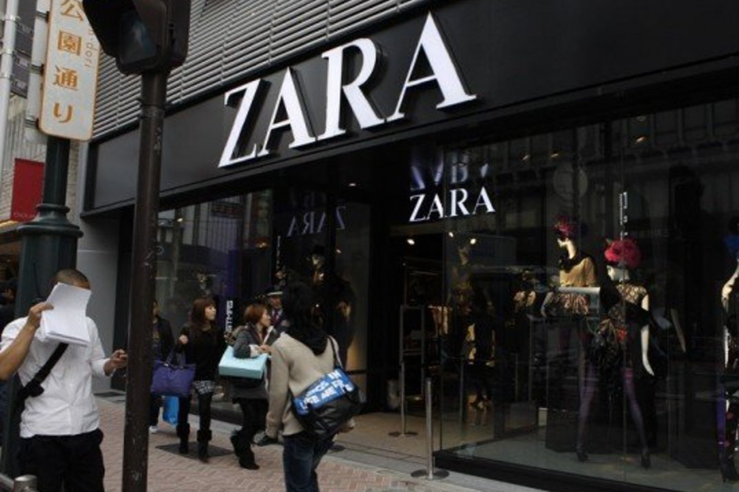 Braziliją šią savaitę sukrėtė skandalas dėl vergiškomis sąlygomis siuvamų "Zara" drabužių.