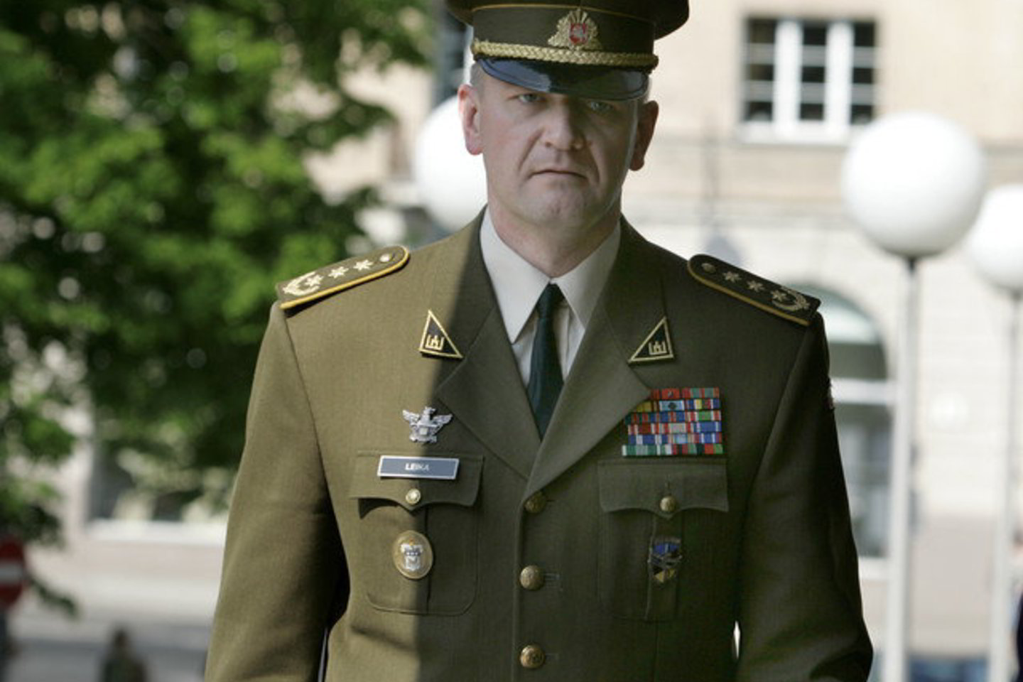 Krašto apsaugos ministerijos pajėgumų ir ginkluotės generalinis direktorius tokiu vardiniu ginklu pagerbtas už nuopelnus stiprinant Lietuvos krašto apsaugą.