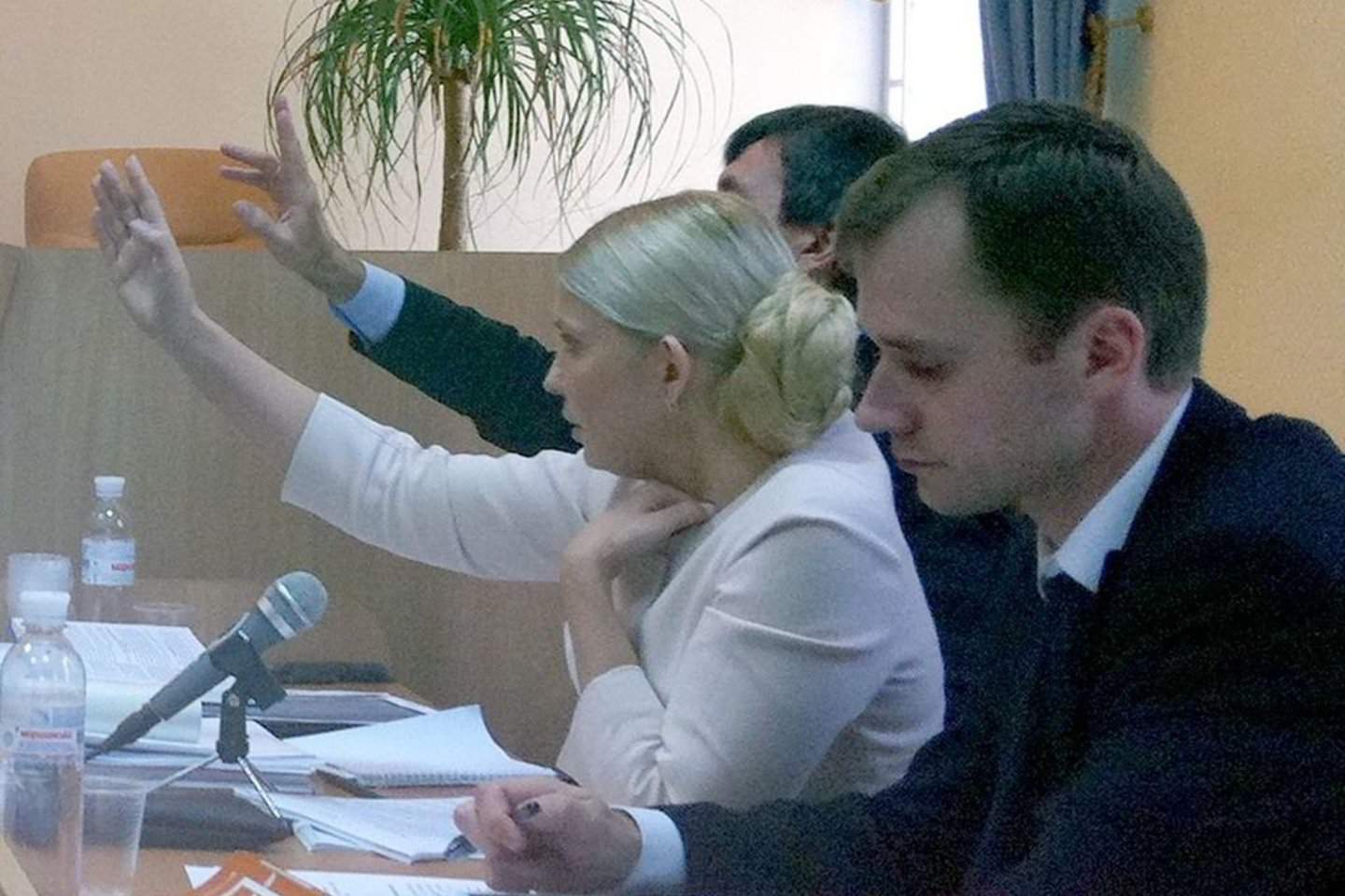 Įprastą kasą aplink galvą J.Tymošenko pakeitė kukliu kuodeliu.