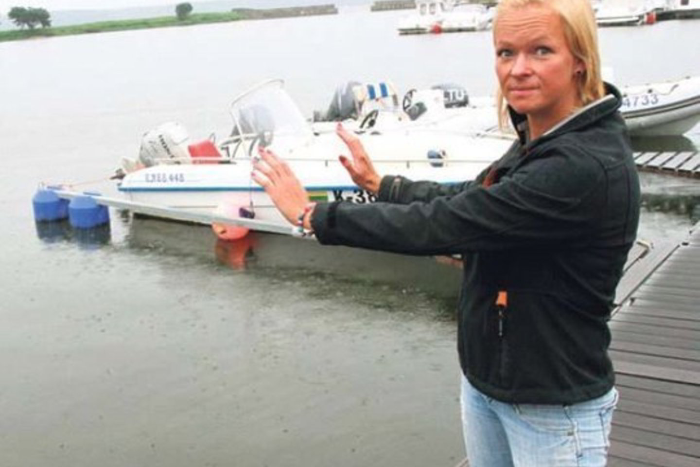 Gležnos buriuotojų trenerės A.Pajarskienės pastumtas apkūnus vyriškis sekmadienį pajuto Kauno marių vandens vėsą.