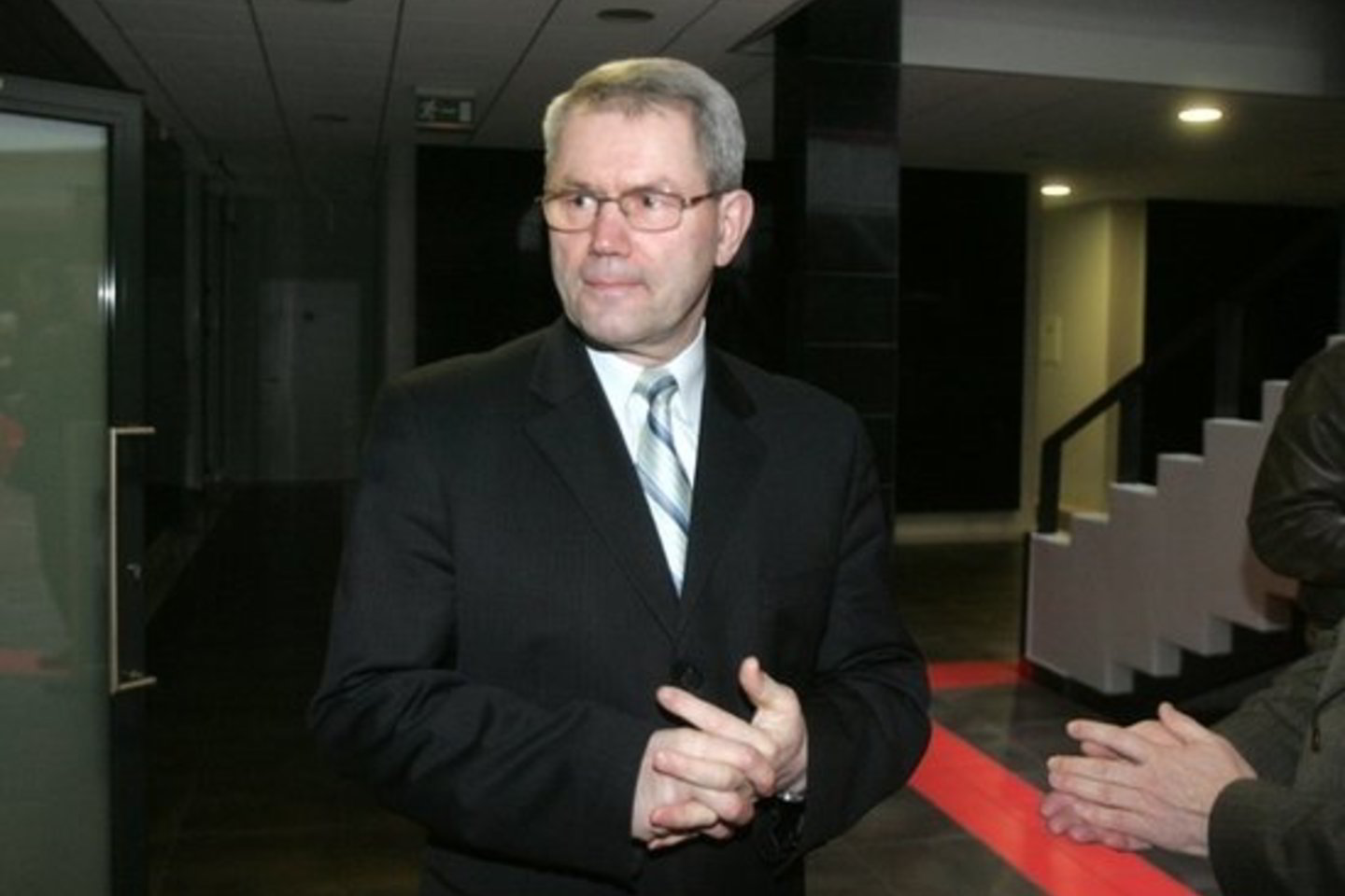 Buvęs Seimo pirmininkas kaltintas organizavęs piktnaudžiavimą tarnyba ir dokumentų klastojimą.