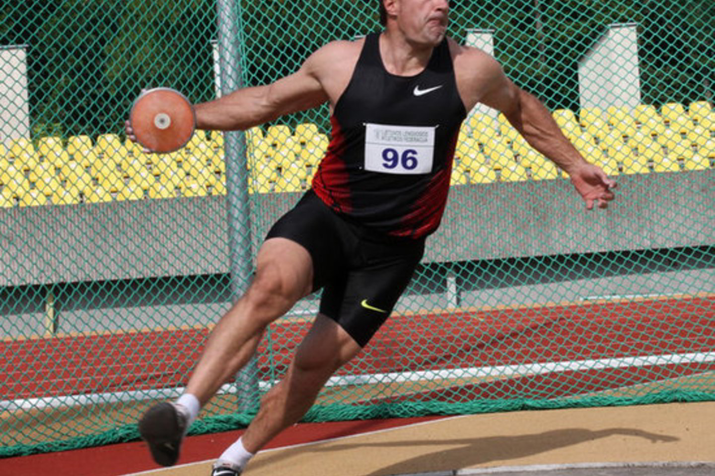 "Aš jau ne vieną sezoną sporto aistruolius nuviliu ir nepateisinu jų lūkesčių. Suprantu, kad sirgaliams yra sudėtinga laukti mano pergalių, tačiau jie privalo susitaikyti, kad apdovanojimai atitenka tik geriausiems", - kalbėjo V.Alekna.