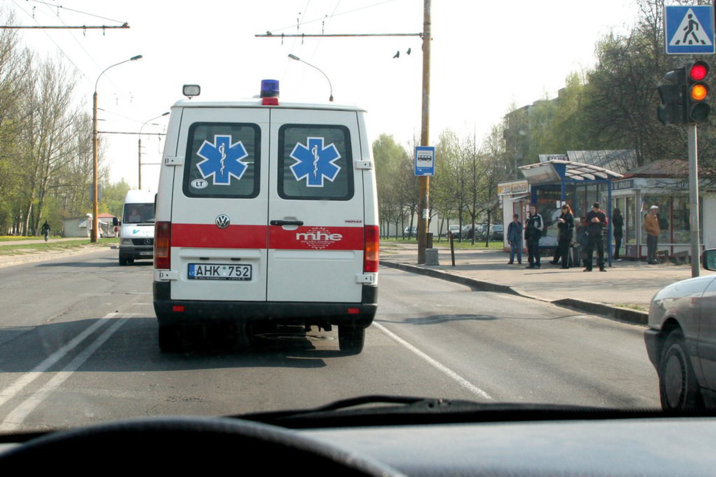 Dar 7 pažeidėjų automobilius vaizdo kameromis užfiksavo kartu su medikais vykę pareigūnai.