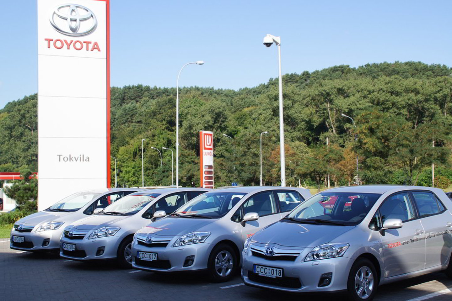 Lietuvos futbolo federacijos vadovai važinės 4 hibridiniais "Toyota Auris" automobiliais