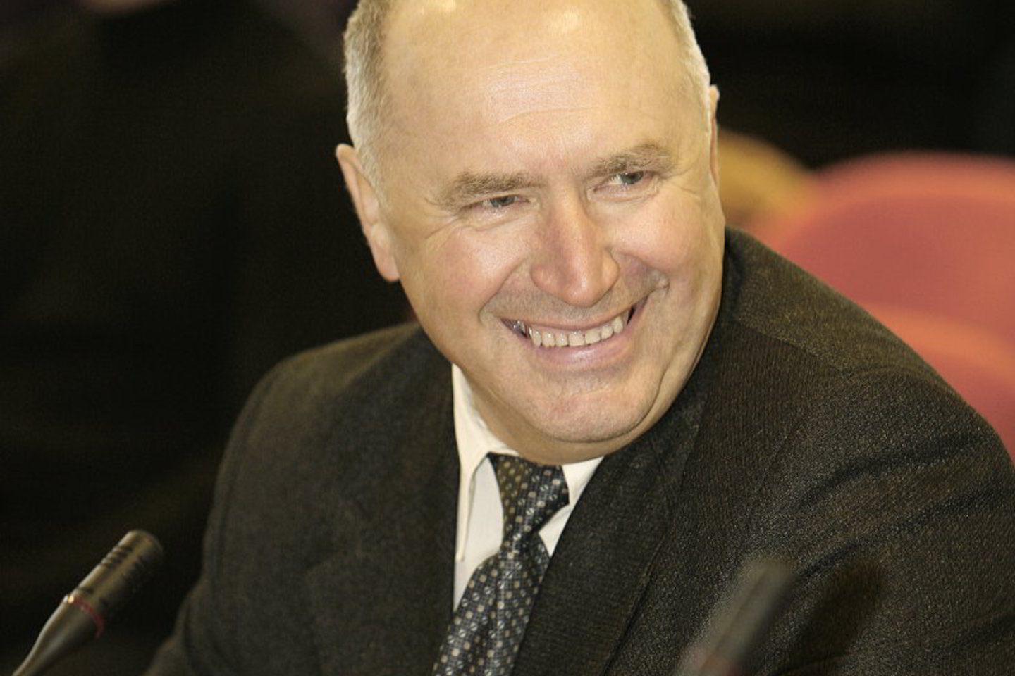 Tauragės savivaldybės administracijos direktorius A.Mosėjus algą pasididino ir sau.